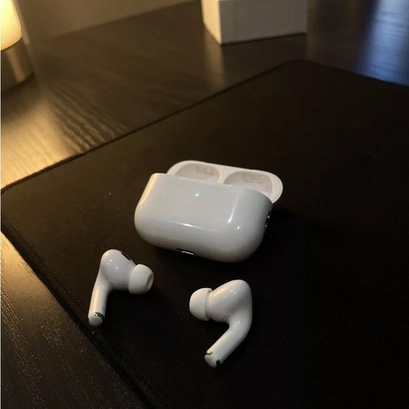 Apple Airpod Pro Gen 2 w/ MagSafe Case (USB-C) - Picture 3 of 5